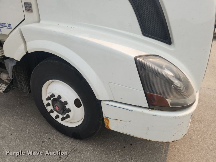 image for item LX9713 2016 Volvo VNL  semi truck