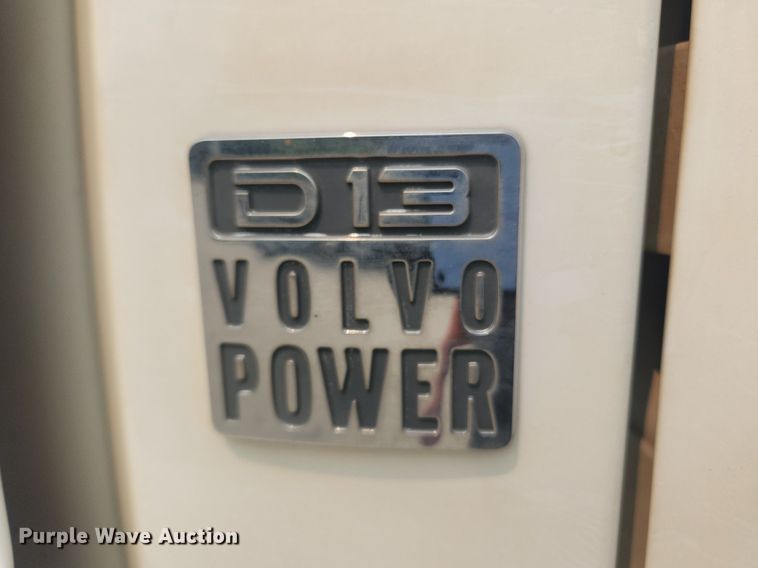 image for item LX9713 2016 Volvo VNL  semi truck