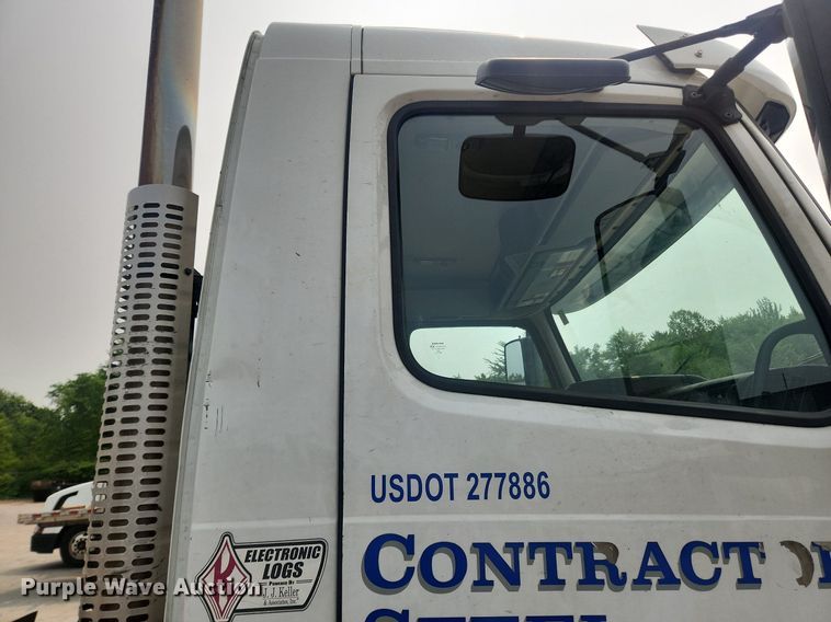 image for item LX9713 2016 Volvo VNL  semi truck