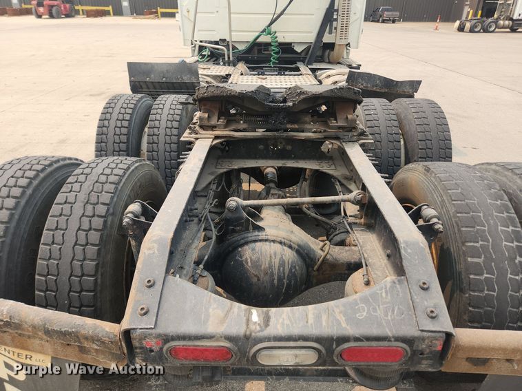 image for item LX9713 2016 Volvo VNL  semi truck