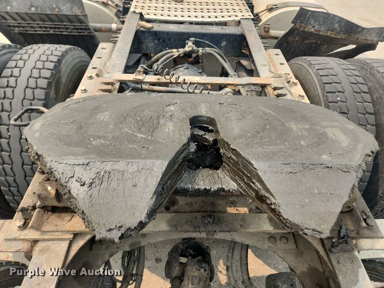 image for item LX9713 2016 Volvo VNL  semi truck