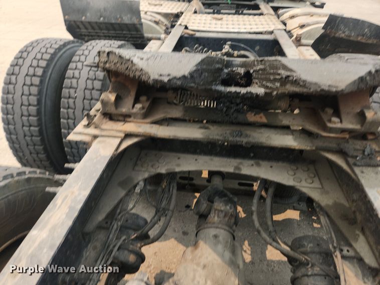 image for item LX9713 2016 Volvo VNL  semi truck