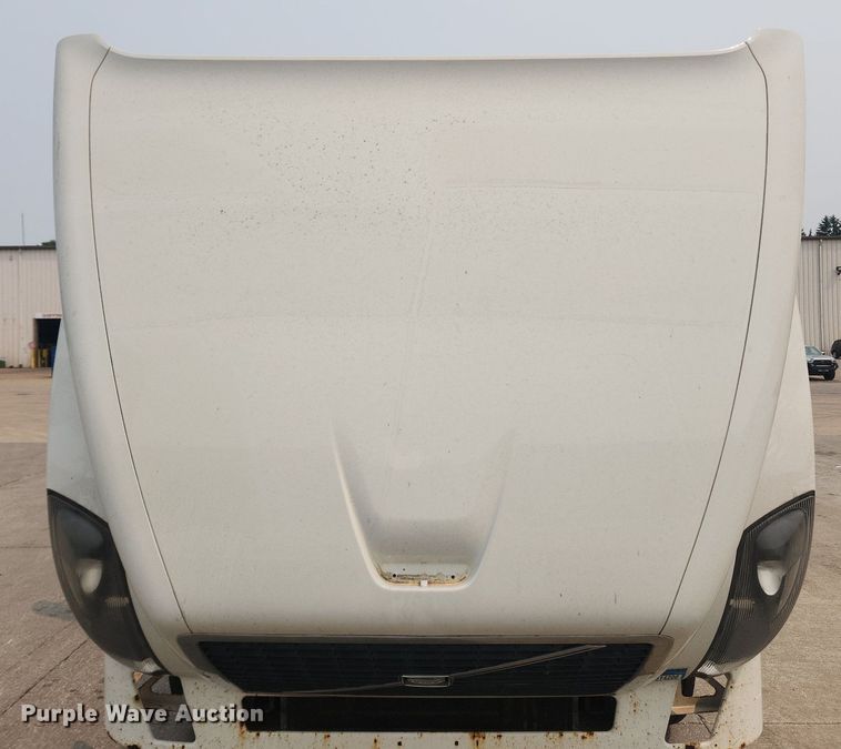 image for item LX9713 2016 Volvo VNL  semi truck