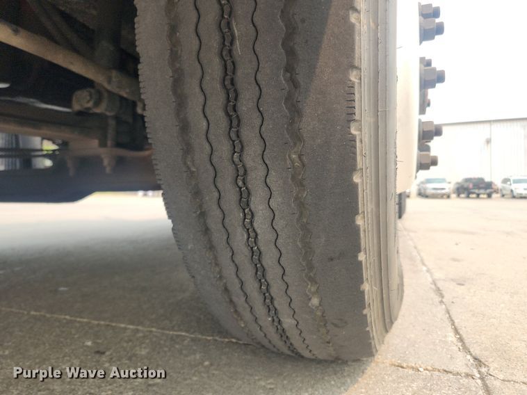 image for item LX9713 2016 Volvo VNL  semi truck