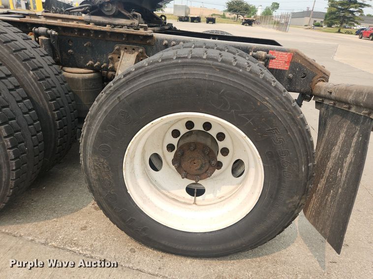 image for item LX9713 2016 Volvo VNL  semi truck