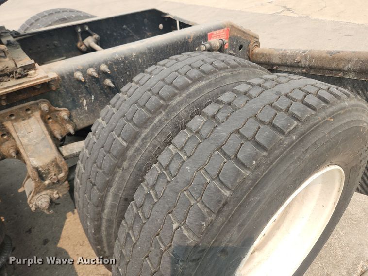 image for item LX9713 2016 Volvo VNL  semi truck