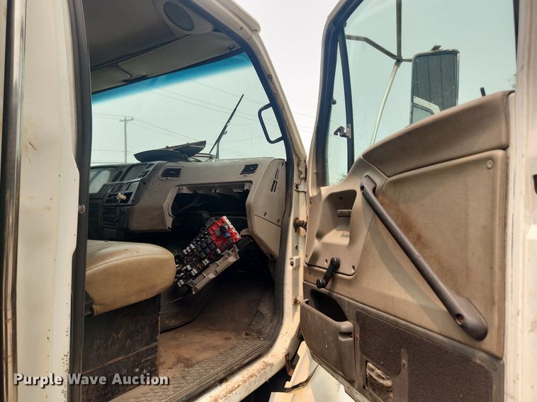 image for item LX9714 2006 Sterling L7500  flatbed truck