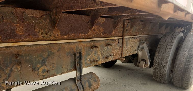 image for item LX9714 2006 Sterling L7500  flatbed truck