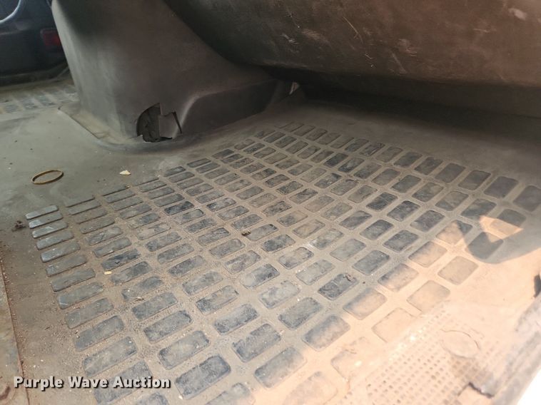 image for item LX9715 2013 Volvo VNL  semi truck