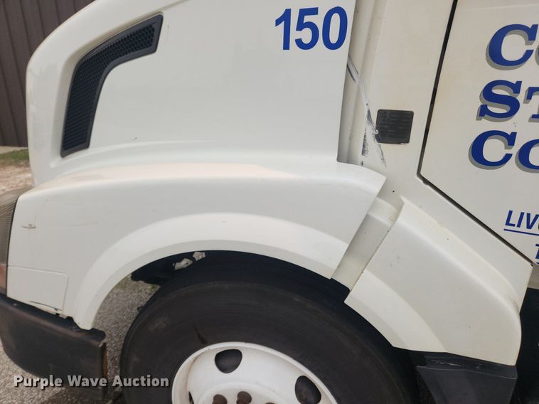 image for item LX9715 2013 Volvo VNL  semi truck