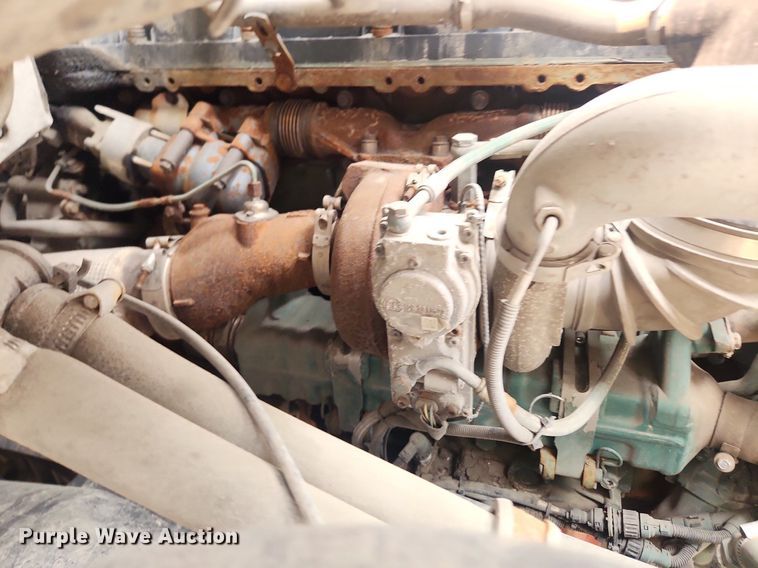 image for item LX9715 2013 Volvo VNL  semi truck