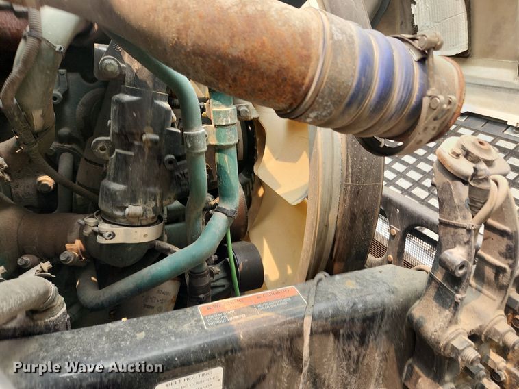 image for item LX9715 2013 Volvo VNL  semi truck