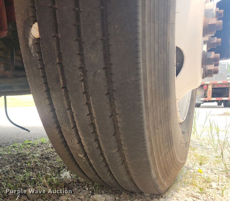 image for item LX9715 2013 Volvo VNL  semi truck