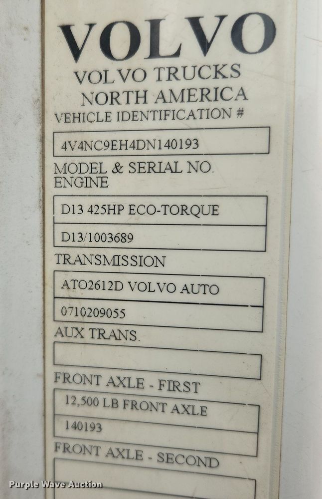 image for item LX9715 2013 Volvo VNL  semi truck