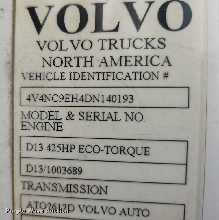 image for item LX9715 2013 Volvo VNL  semi truck