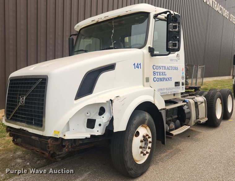 image for item LX9716 2012 Volvo VNL  semi truck