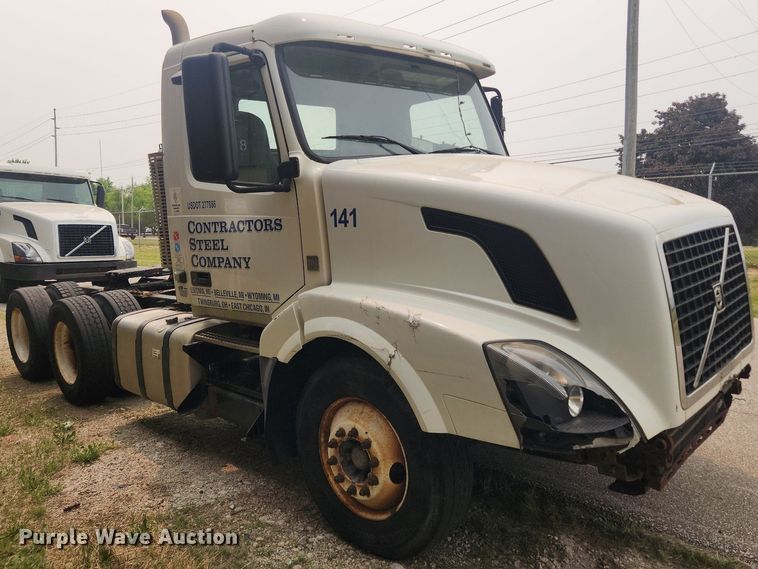 image for item LX9716 2012 Volvo VNL  semi truck