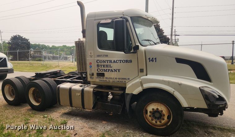 image for item LX9716 2012 Volvo VNL  semi truck