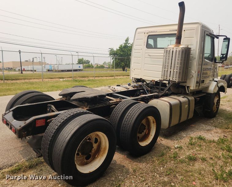 image for item LX9716 2012 Volvo VNL  semi truck