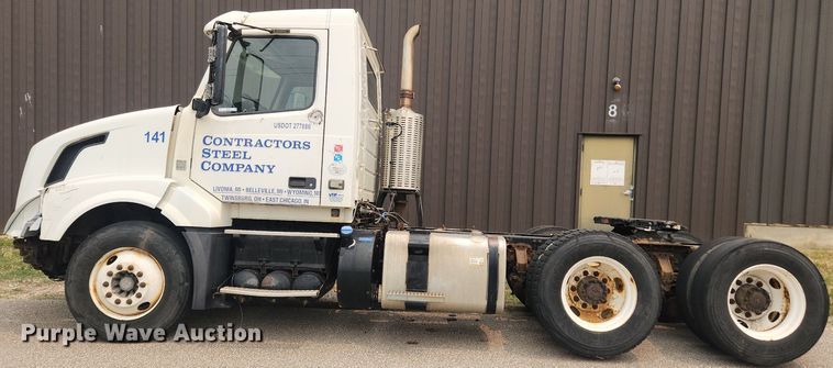 image for item LX9716 2012 Volvo VNL  semi truck