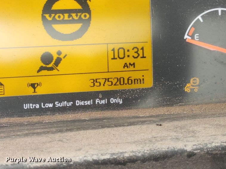 image for item LX9716 2012 Volvo VNL  semi truck