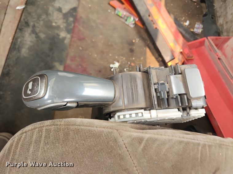 image for item LX9716 2012 Volvo VNL  semi truck