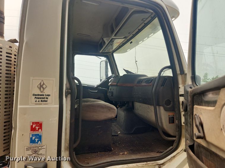 image for item LX9716 2012 Volvo VNL  semi truck