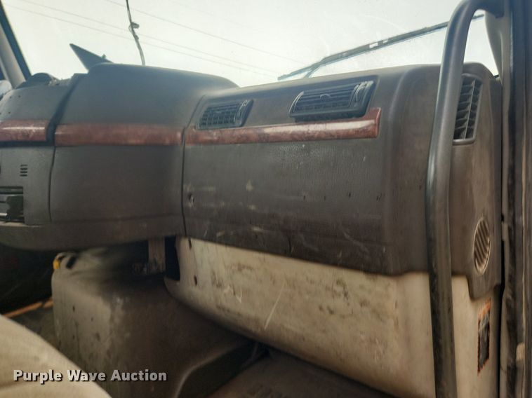 image for item LX9716 2012 Volvo VNL  semi truck