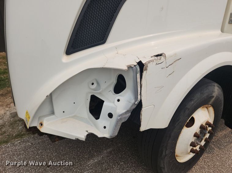 image for item LX9716 2012 Volvo VNL  semi truck