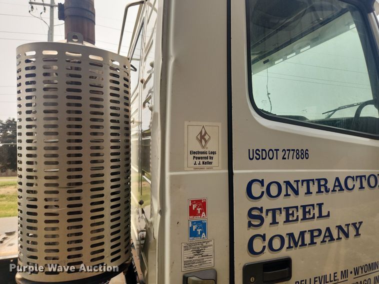 image for item LX9716 2012 Volvo VNL  semi truck