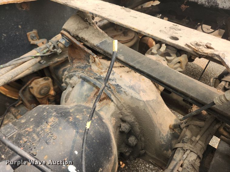 image for item LX9716 2012 Volvo VNL  semi truck