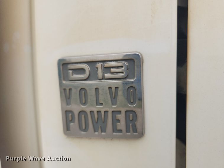 image for item LX9716 2012 Volvo VNL  semi truck