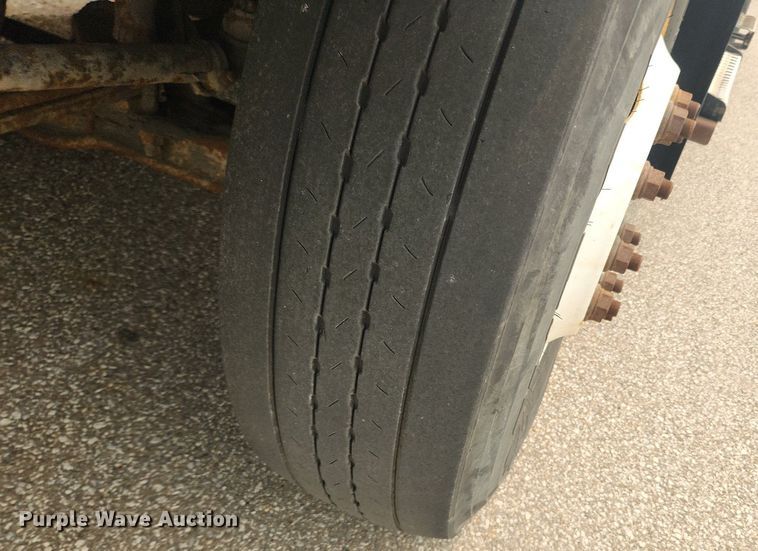 image for item LX9716 2012 Volvo VNL  semi truck