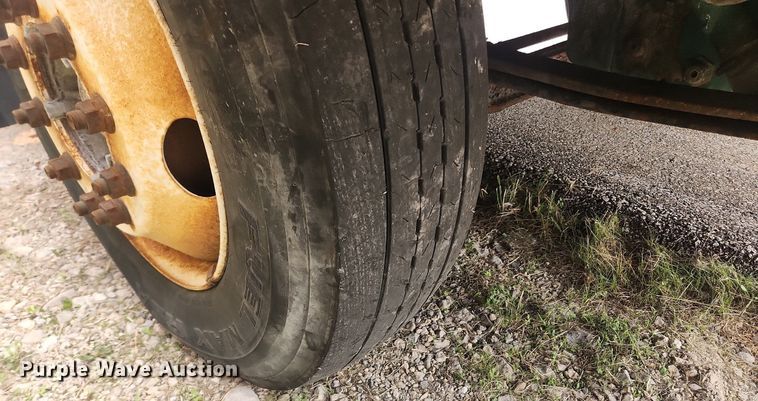 image for item LX9716 2012 Volvo VNL  semi truck