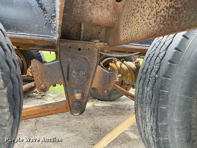 image for item LY9756 1981 Daco LB253782  drop deck equipment trailer