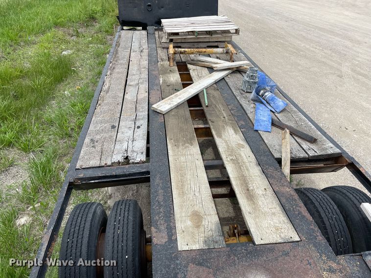 image for item LY9756 1981 Daco LB253782  drop deck equipment trailer