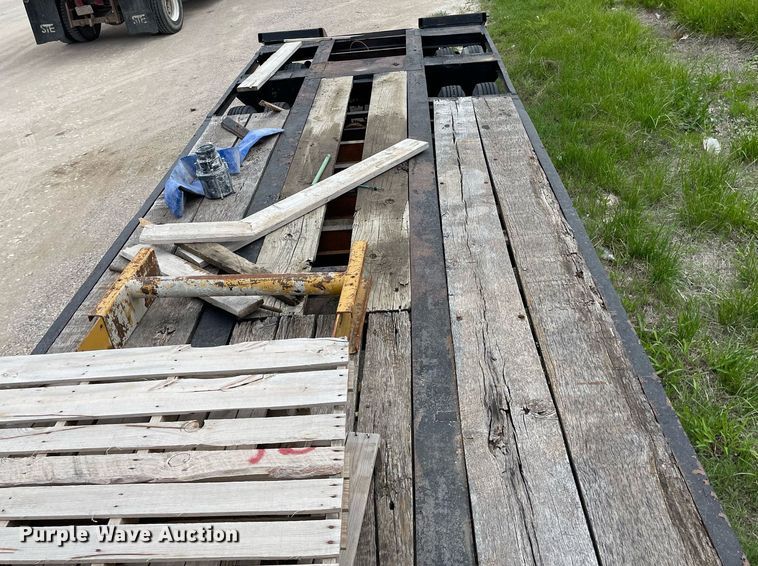 image for item LY9756 1981 Daco LB253782  drop deck equipment trailer