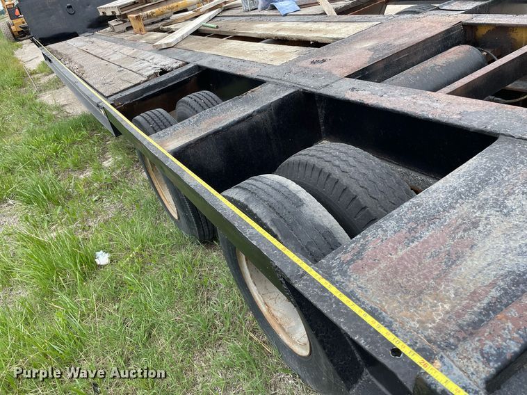 image for item LY9756 1981 Daco LB253782  drop deck equipment trailer