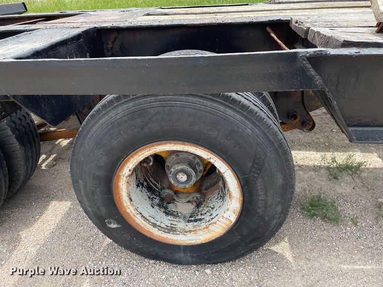 image for item LY9756 1981 Daco LB253782  drop deck equipment trailer