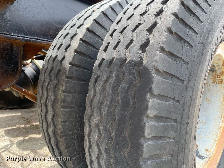 image for item LY9756 1981 Daco LB253782  drop deck equipment trailer