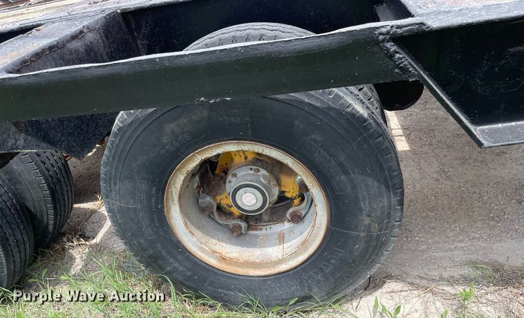 image for item LY9756 1981 Daco LB253782  drop deck equipment trailer