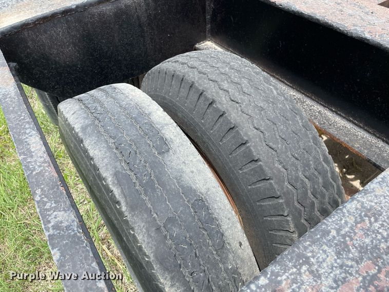 image for item LY9756 1981 Daco LB253782  drop deck equipment trailer