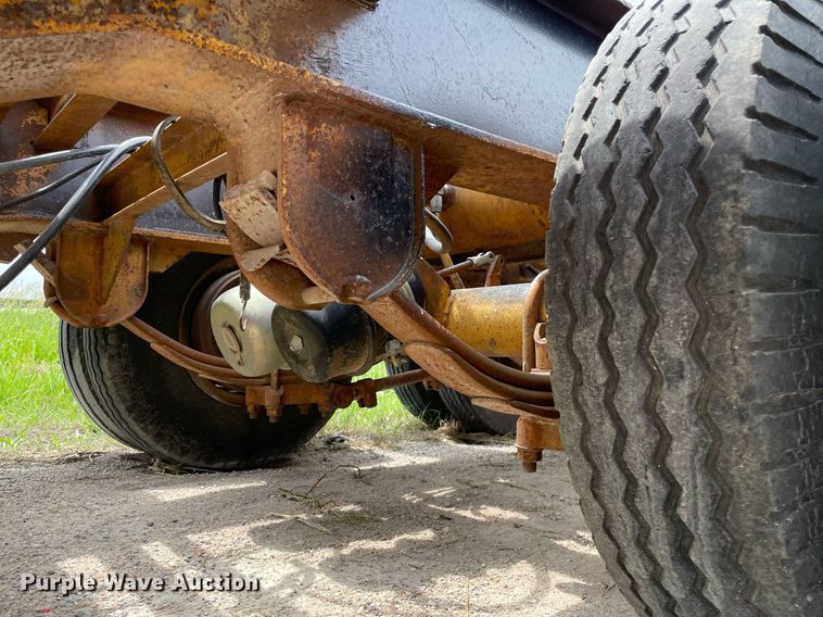 image for item LY9756 1981 Daco LB253782  drop deck equipment trailer