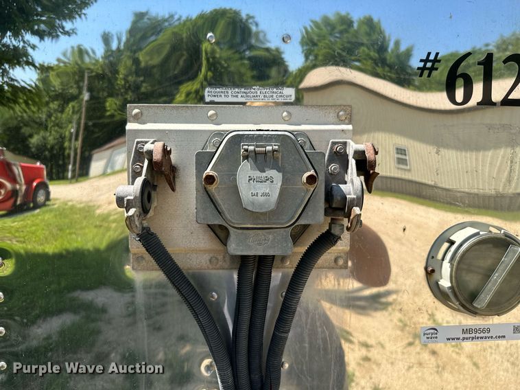 image for item MB9569 2012 Utility  dry van trailer