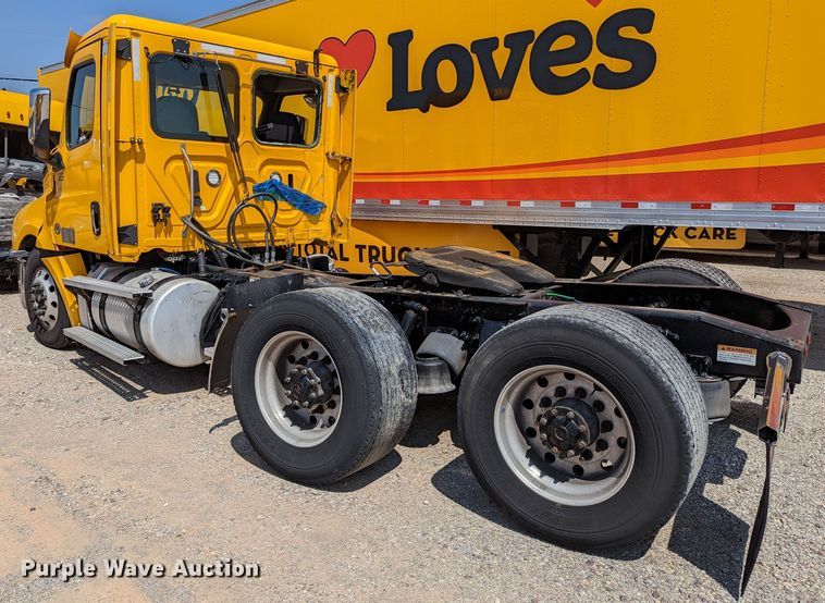 image for item MN9973 2020 Freightliner Cascadia 126  semi truck