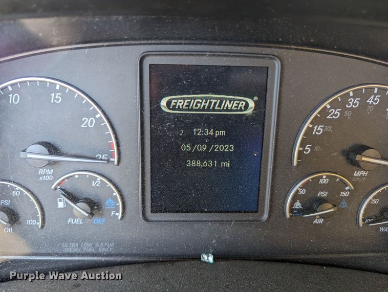 image for item MN9973 2020 Freightliner Cascadia 126  semi truck