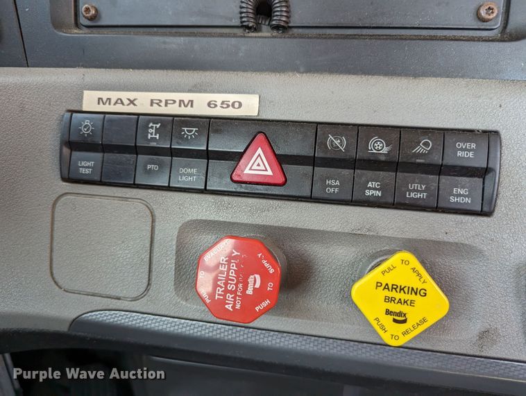 image for item MN9973 2020 Freightliner Cascadia 126  semi truck