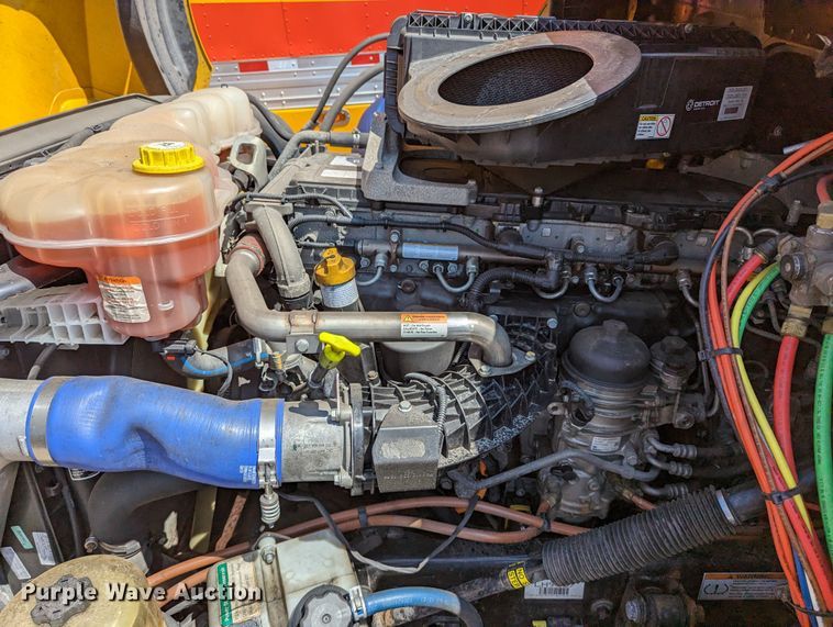 image for item MN9973 2020 Freightliner Cascadia 126  semi truck