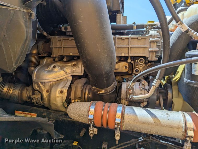 image for item MN9973 2020 Freightliner Cascadia 126  semi truck