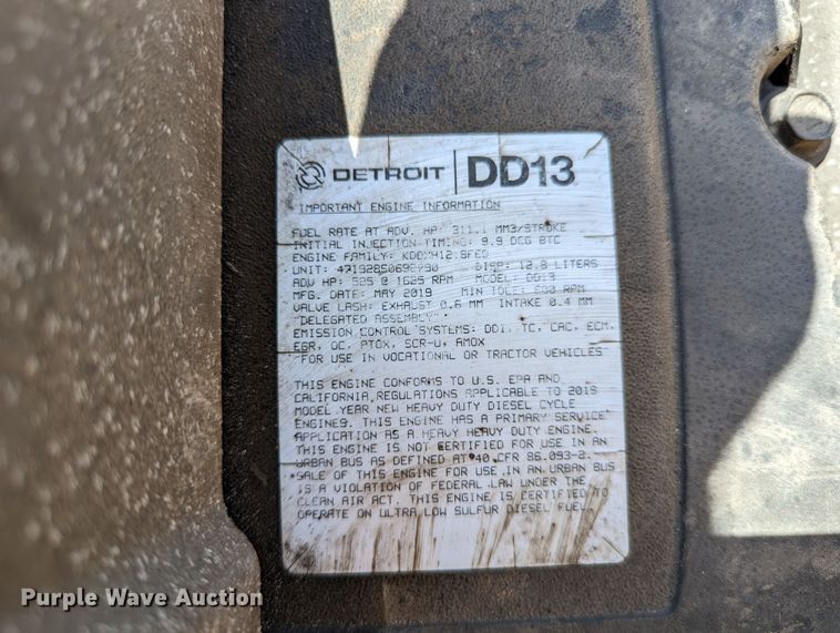 image for item MN9973 2020 Freightliner Cascadia 126  semi truck